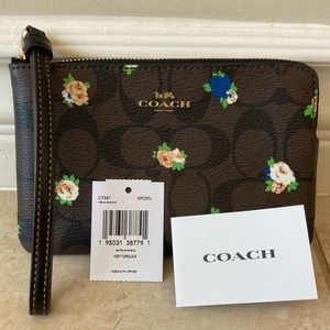 NWT Coach Corner Zip Wristlet In Signature Canvas With Vintage Mini Rose Print